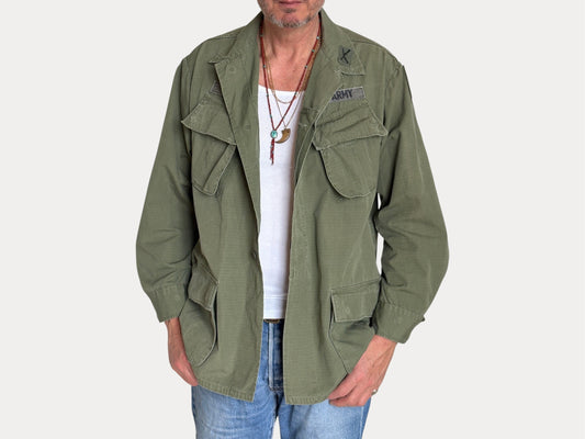 Med Reg. Authentic 1970 US Army Vintage Vietnam jungle jacket.