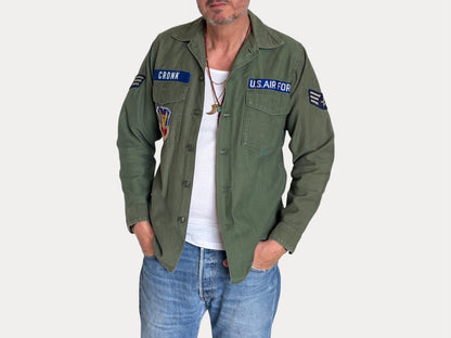 Small . Authentic 1966 Vintage U.S. Air Force  OG-107 Utility Shirt .Vietnam war era (Original patches )