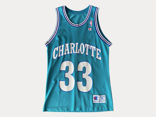 Talla 36. Camiseta vintage de los 90 de la NBA con el número 33 de luto de los Charlotte Hornets, fabricada en EE. UU.