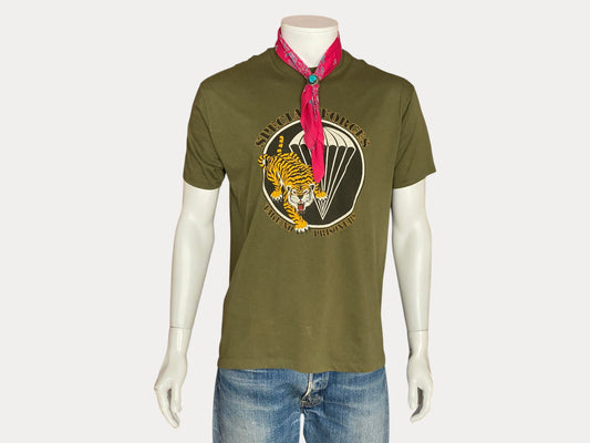 Size XL. Made In USA Special forces vintage 80s T shirt Made by commando Military design