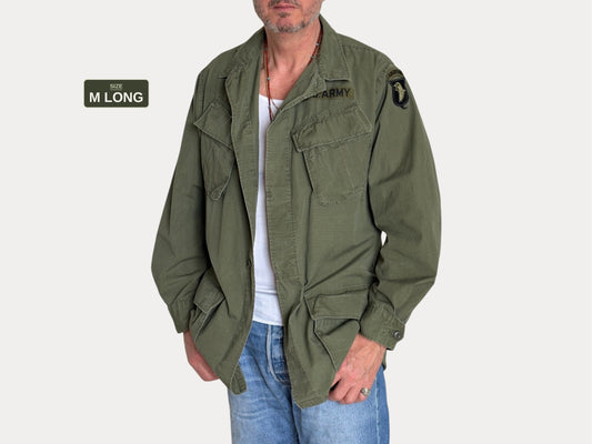 Med Long. Authentic 1969 101st Airborne US Army Vintage Vietnam jungle jacket.