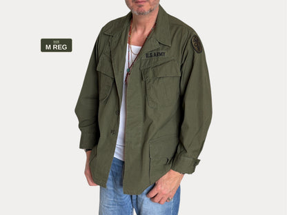 Med Short. Authentic 1970 US Army Vintage Vietnam jungle jacket.