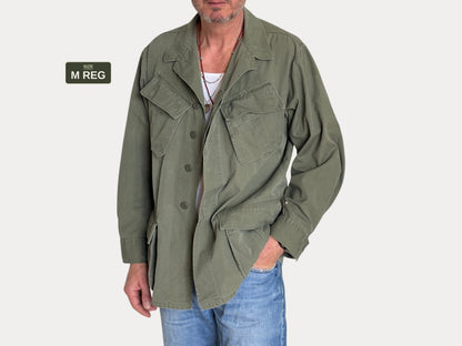 Med Reg. Authentic 1969 US Army vintage Vietnam jungle jacket. Military