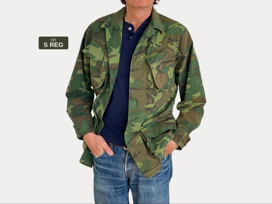 Small Reg. Authentic 1968 US Army vintage Erld camouflage  Vietnam jungle jacket. Military