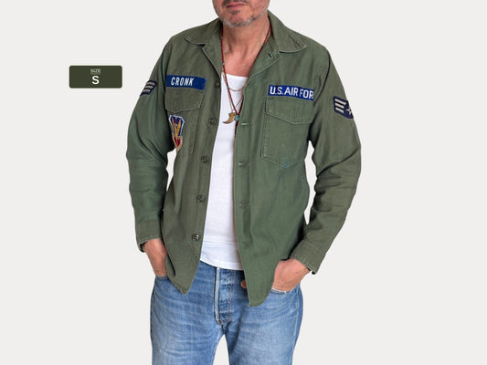 Small . Authentic 1966 Vintage U.S. Air Force  OG-107 Utility Shirt .Vietnam war era (Original patches )