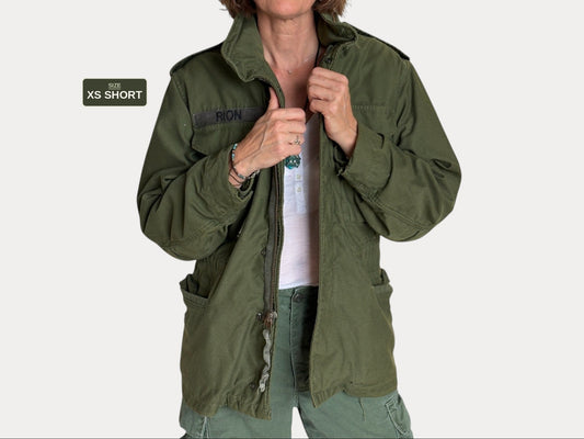 X Small Short. Authentic 1982 US Army M-65 field jacket Military