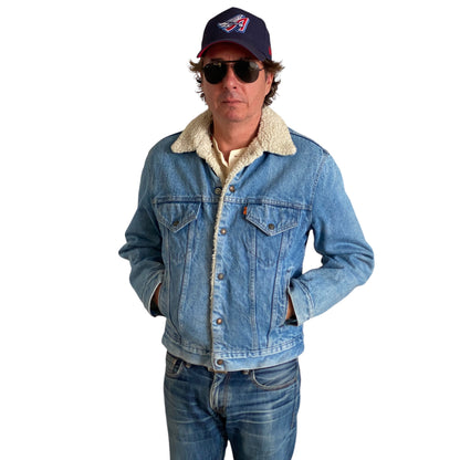 Size 40 US (50 EU). 4 pockets Vintage Levis sherpa fleece Jacket Made in USA.-AJ357 Studio