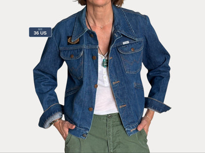 Size 36US / 46EU . Vintage 80s Wrangler Denim Jacket – 4 Pockets – Made in USA -Harley patch-AJ357 Studio