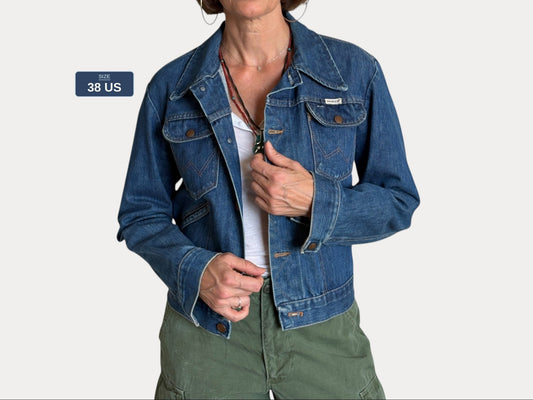 Size 34US / 44EU. Authentic 80s Wrangler denim jacket -4 pockets- Made in the USA