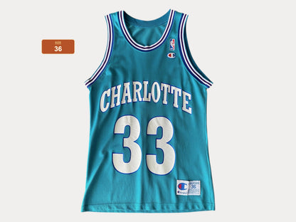 Talla 36. Camiseta vintage de los 90 de la NBA con el número 33 de luto de los Charlotte Hornets, fabricada en EE. UU.
