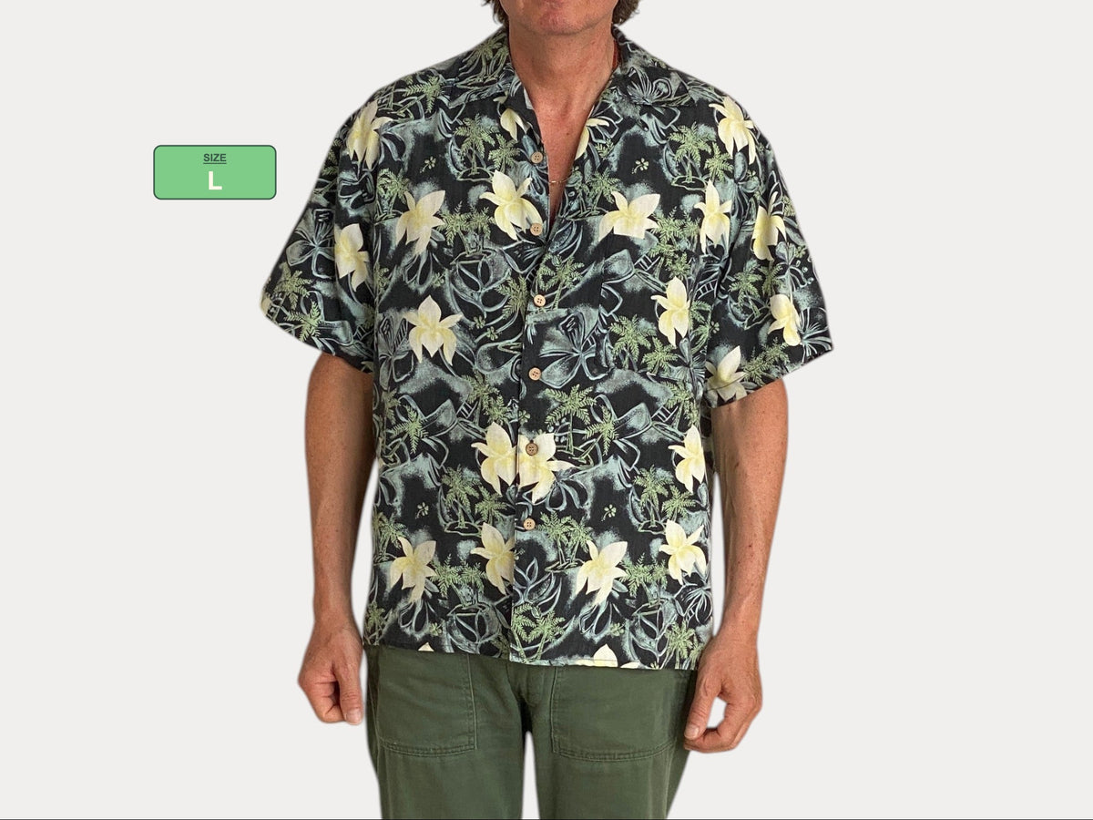 Size Large. Vintage 90s Hawaiian shirt