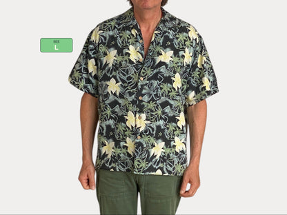 Size Large. Vintage 90s Hawaiian shirt