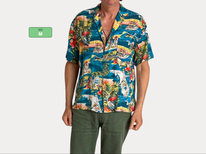 Size Medium. Vintage 90s Hawaiian shirt