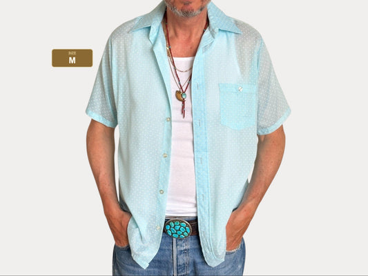 Talla M. Camisa estampada azul claro vintage de los años 80 — Camisa informal retro de verano