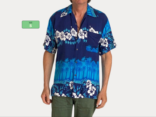 Size Small. Vintage 90s Hawaiian shirt