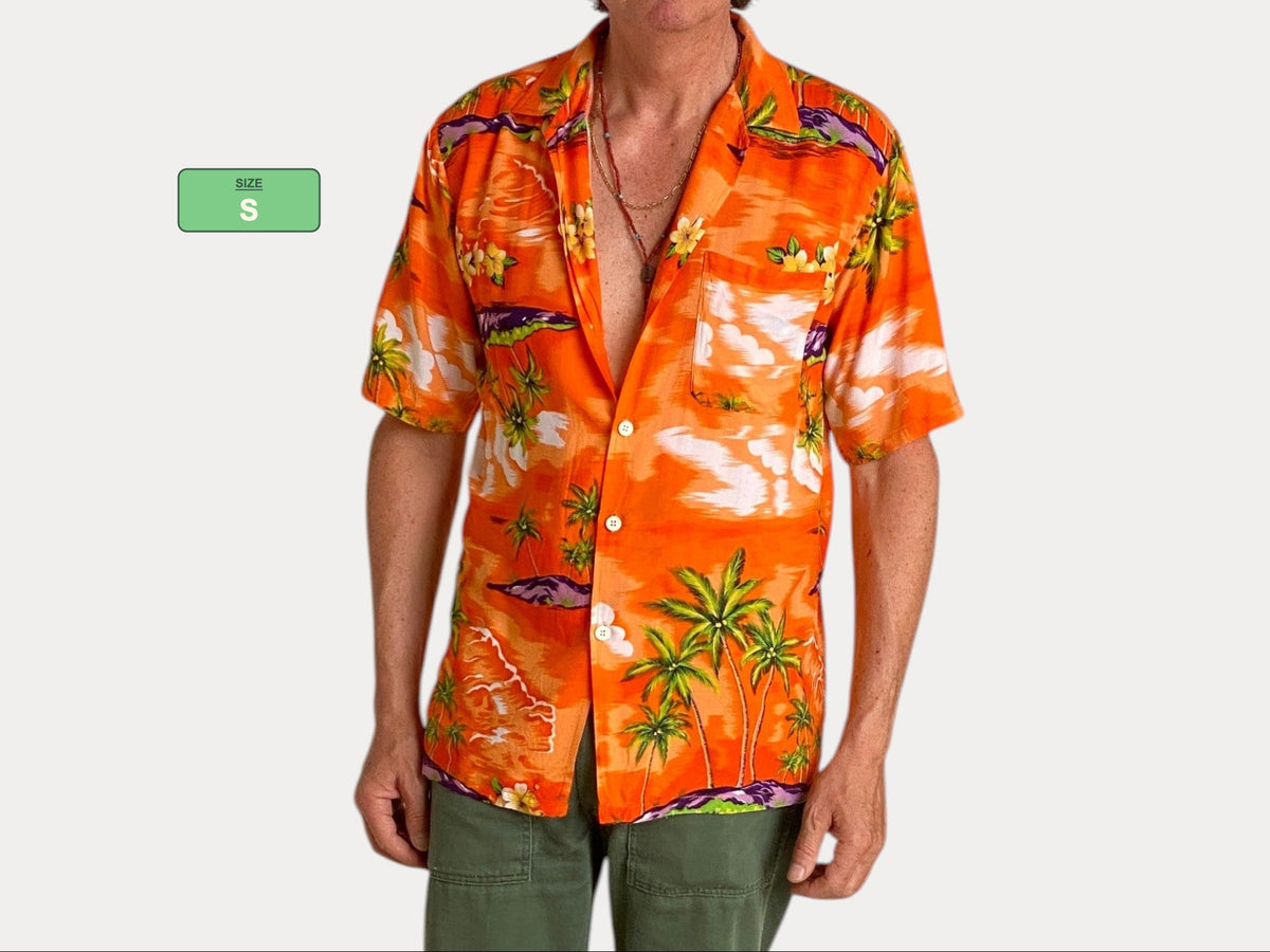 Size Small. Vintage 90s Hawaiian shirt