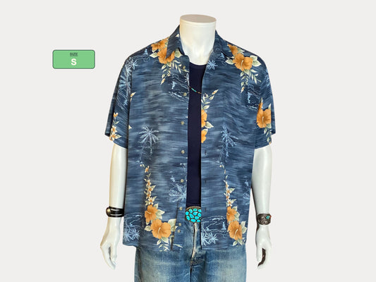 Size Small. Vintage 90s Hawaiian rayon shirt made by Van Heusen