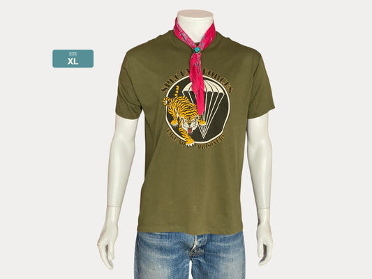 Size XL. Made In USA Special forces vintage 80s T shirt Made by commando Military design
