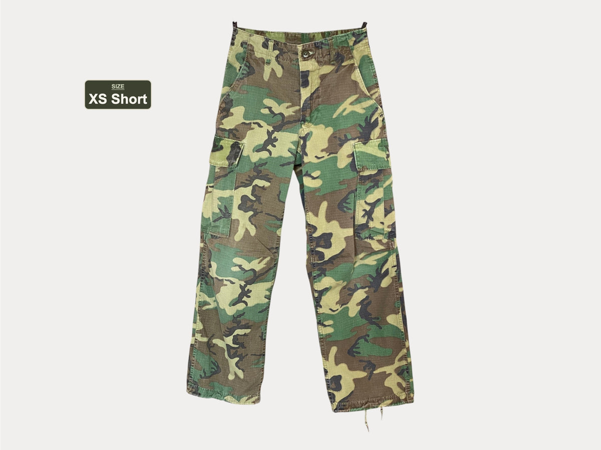 X Small Short . Authentic US Army 1969  camouflage jungle pants.