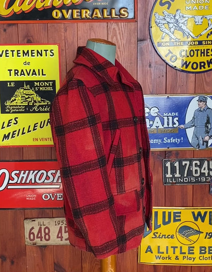 Size Small. Vintage 50s plaid wool hunting jacket Made in USA