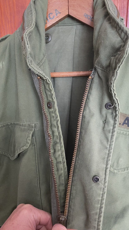 Chaqueta de campaña M-65 auténtica del ejército estadounidense de 1985, talla pequeña y larga.