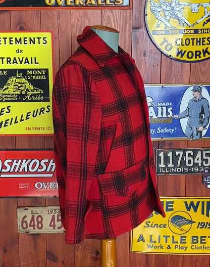 Size Small. Vintage 1940s Sears Roebuck plaid wool hunting jacket