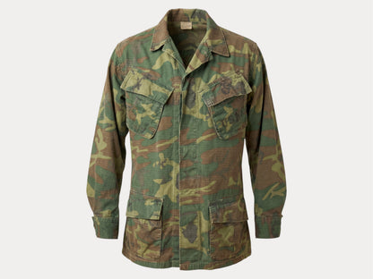 Small Reg. Authentic USMC 1969 US Army vintage Erld camouflage Vietnam jungle jacket. Military-AJ357 Studio-AJ357 Studio