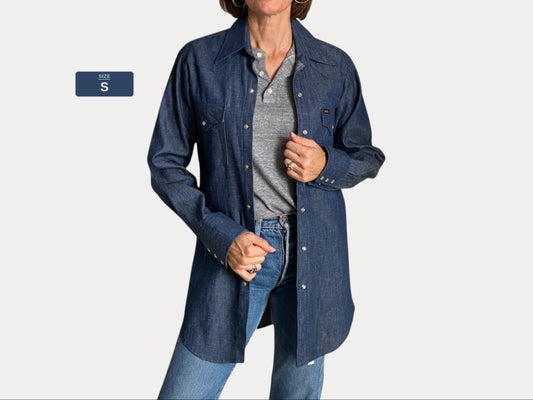 Size Small . NOS Vintage Lee denim shirt Made in USA