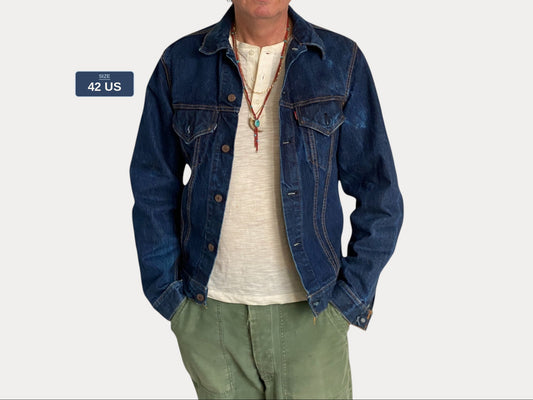 Size 42 US. Vintage 60s LEVIS Big E trucker Jacket Made in USA.