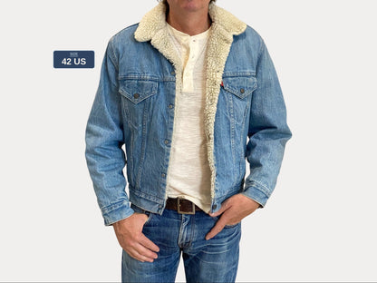 Size 42US/52EU. 4 pockets Vintage Trucker Levis fleece Jacket Made in USA.