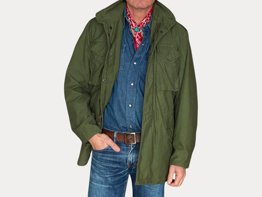 Small. Authentic 1972 Vietnam war era Vintage US Army M-65 OG-107 jacket. Military-AJ357 Studio-AJ357 Studio