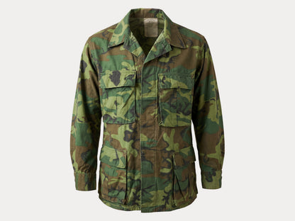 Med Short. Authentic 1977 US Army vintage Erld camouflage jungle jacket.-AJ357 Studio-AJ357 Studio