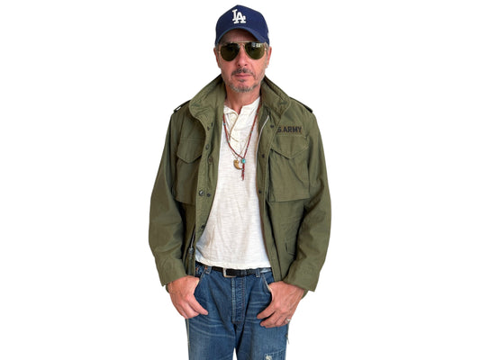 Small short. Authentic 1969 US Army M-65 field jacket Military
