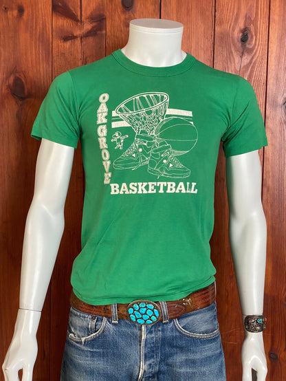 Basket Ball Vintage 80s t shirt 50/50 Made In USA by Russell. Size S-AJ357 Studio