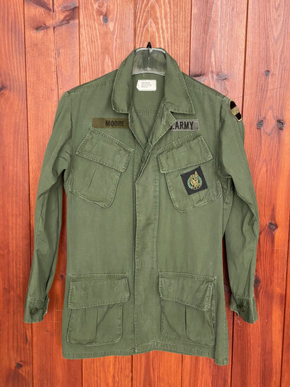 X Small. Authentic 1970 US Army Vintage tropical Vietnam jungle jacket.-AJ357 Studio