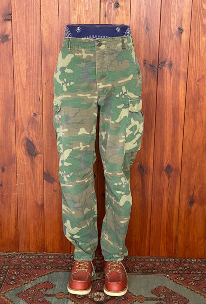 Small long. Authentic US Army 1977 camouflage jungle pants.-AJ357 Studio