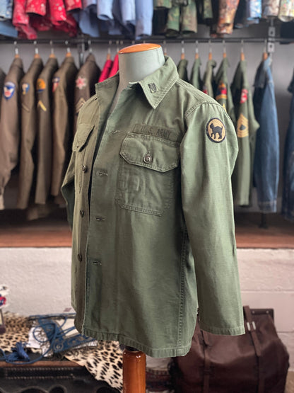 Size Small. Authentic US Army 1965 Vietnam era vintage OG-107 fatigue shirt-AJ357 Studio
