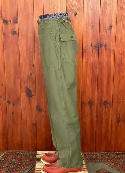Size Med. Authentic 60s Vietnam war era OG-107 fatigue pants-AJ357 Studio