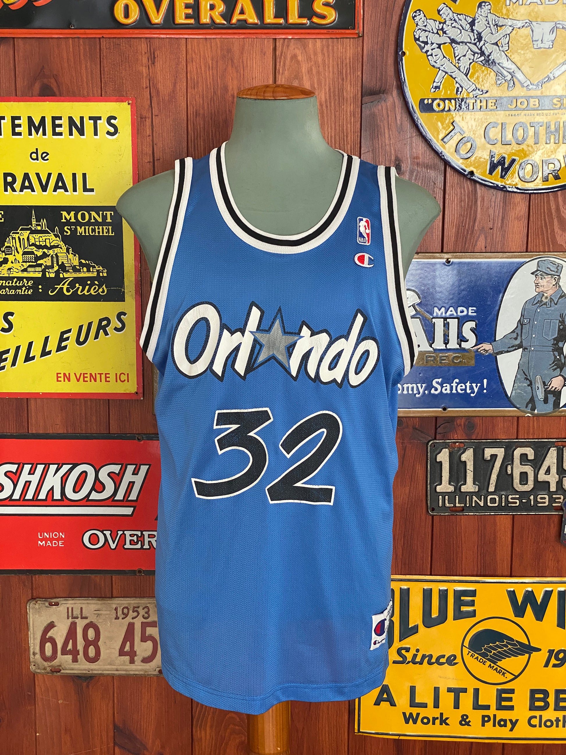  Vintage 90s Orlando NBA jersey with player O'Neal #32, size 48 - front view. Made by Champion.